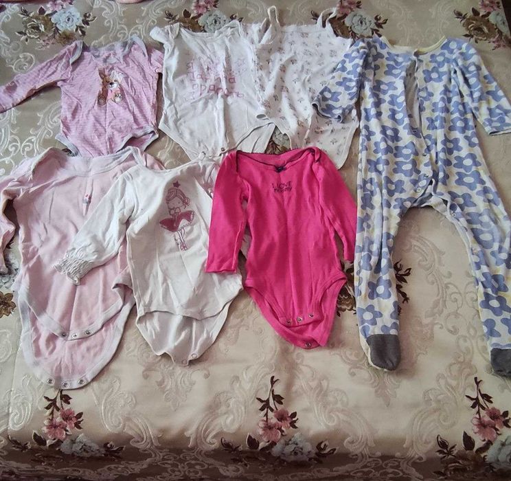 Платья, бодики, Штанишки, комбенизоны, шапочки,носочки,пинетки на 2-3г