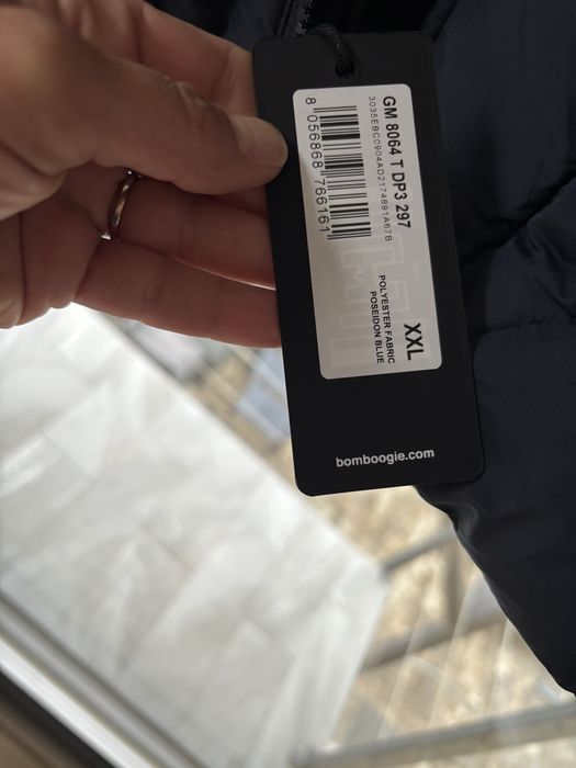 Bomboogie geaca de iarna, cu gluga si multiple buzunare, noua cu etich