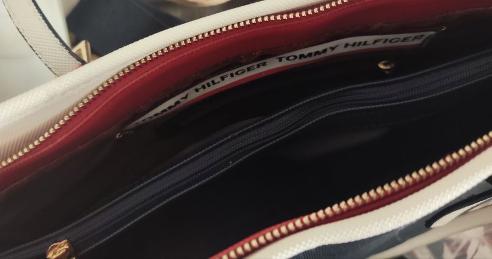 Tommy Hilfiger чанта