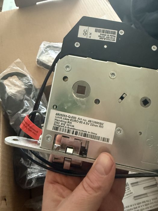 Assa Abloy електрическа  брава .Черен цвят 4.5 v 22mm