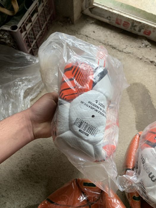 Futbol va baskedbol koptoklari yangi