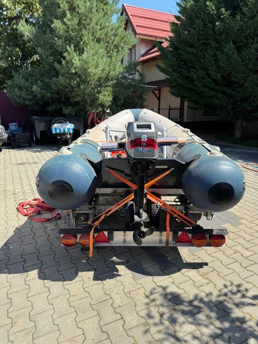 Vand barca cu peridoc