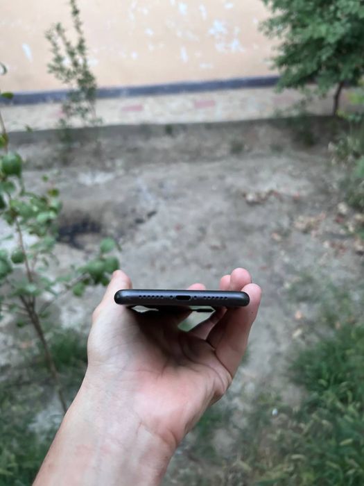 Продаю iPhone 11 с гарантией