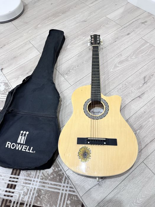 Продам гитару с чехлом