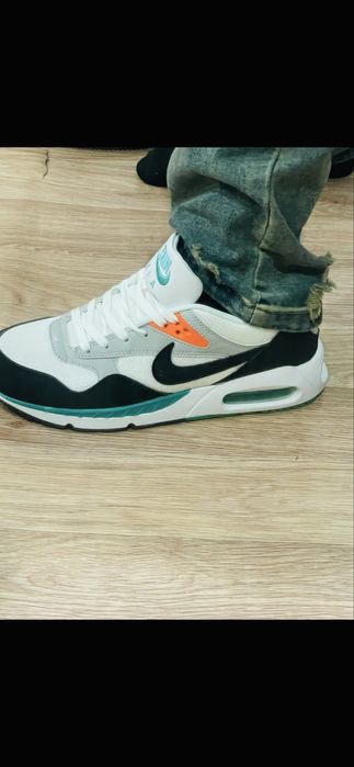 Продам новые кроссовки