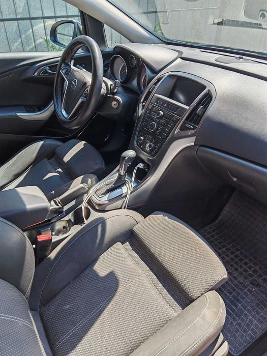 Opel Astra J 2012