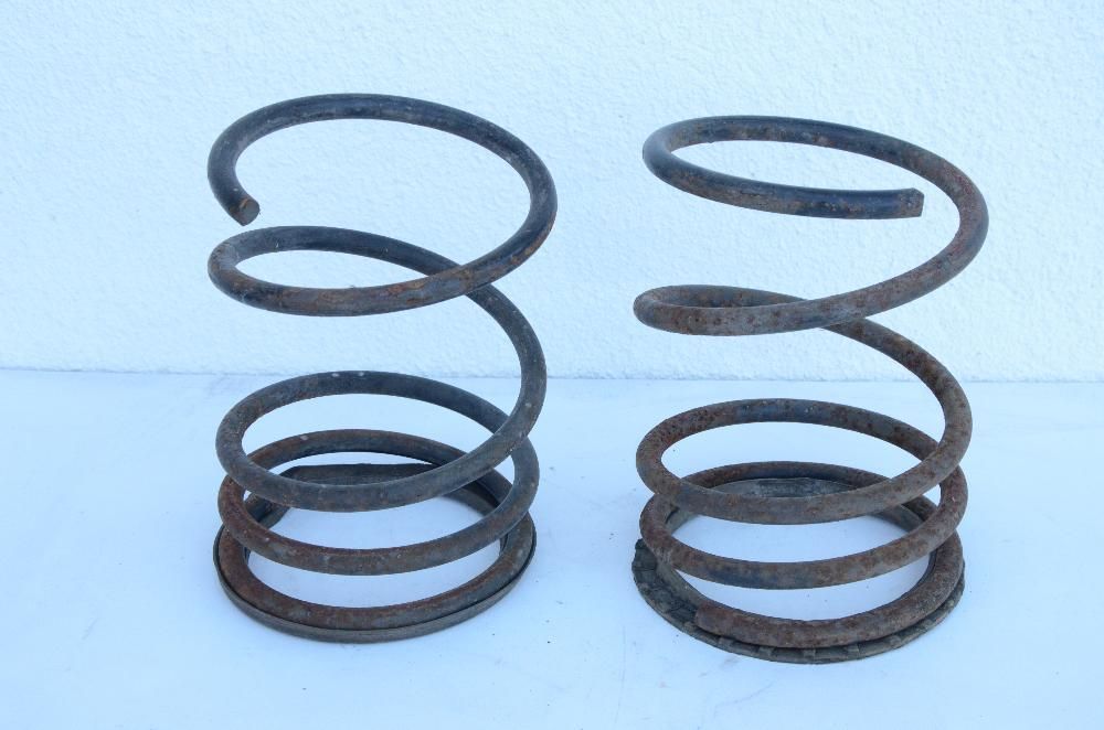 Пружини Мазда и части делко , кабели , мигач ,джанти 14 за 323 , 626