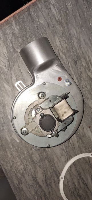 Ventilator ,exhaustor fum termosemineu peleti .fornello si royal