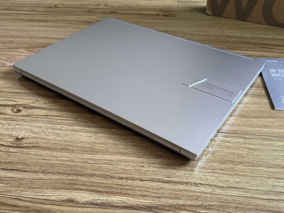 4k OLED Asus Pro 16`Core i7-11370H/RTX 3050/16GB RAM/512GB SSD/550 Nits