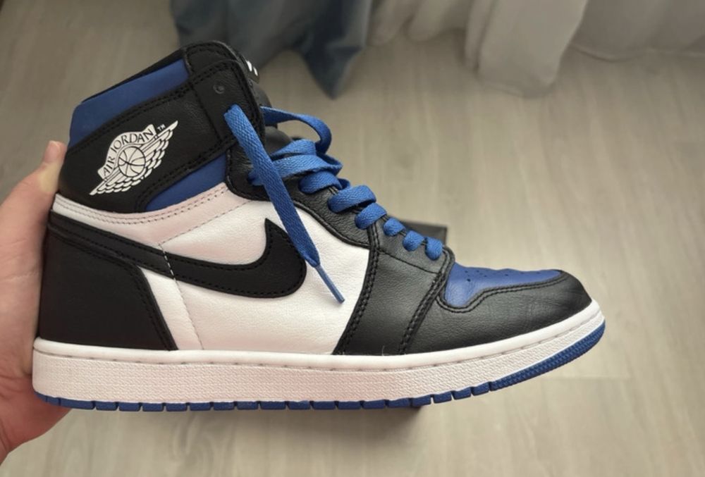 Air Jordan 1 high “Royal Toe”