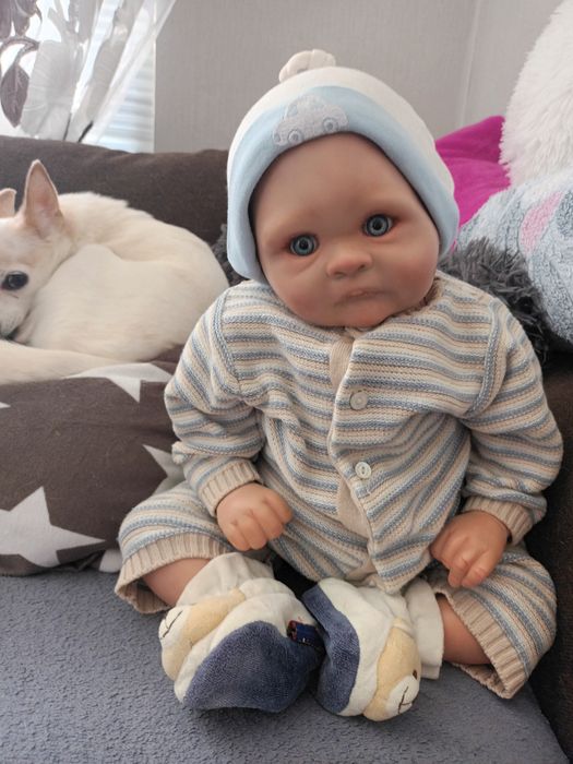 Две реалистични кукли