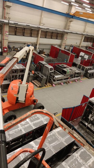 Curățenie tubulaturi,spălare pereți hale la înălțime