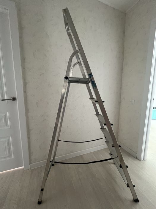 Стремянка (6 ступенек)