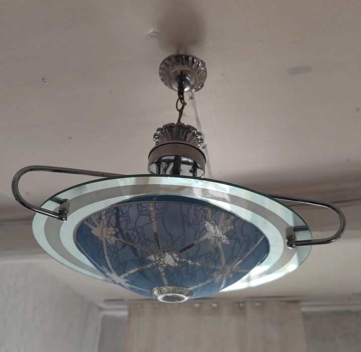 Продам люстру 2 штуки