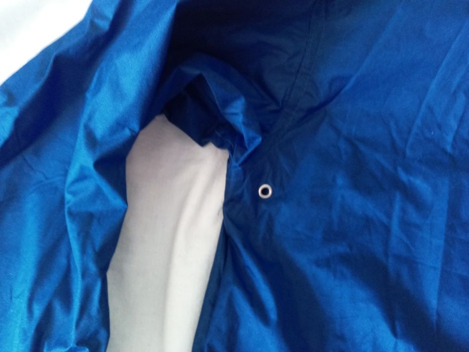 Анорак Diel sport
С прибираща се в яката качулка. С пристягащи ла