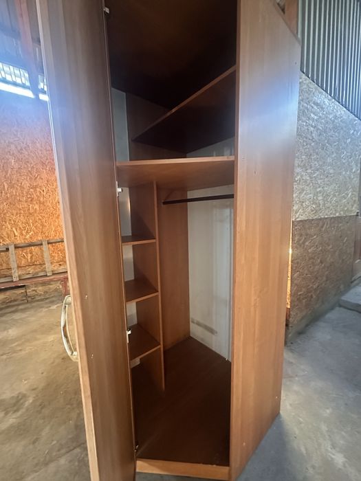 Угловой шкаф вместительный
