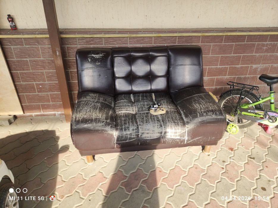 Диван и кресло отдам