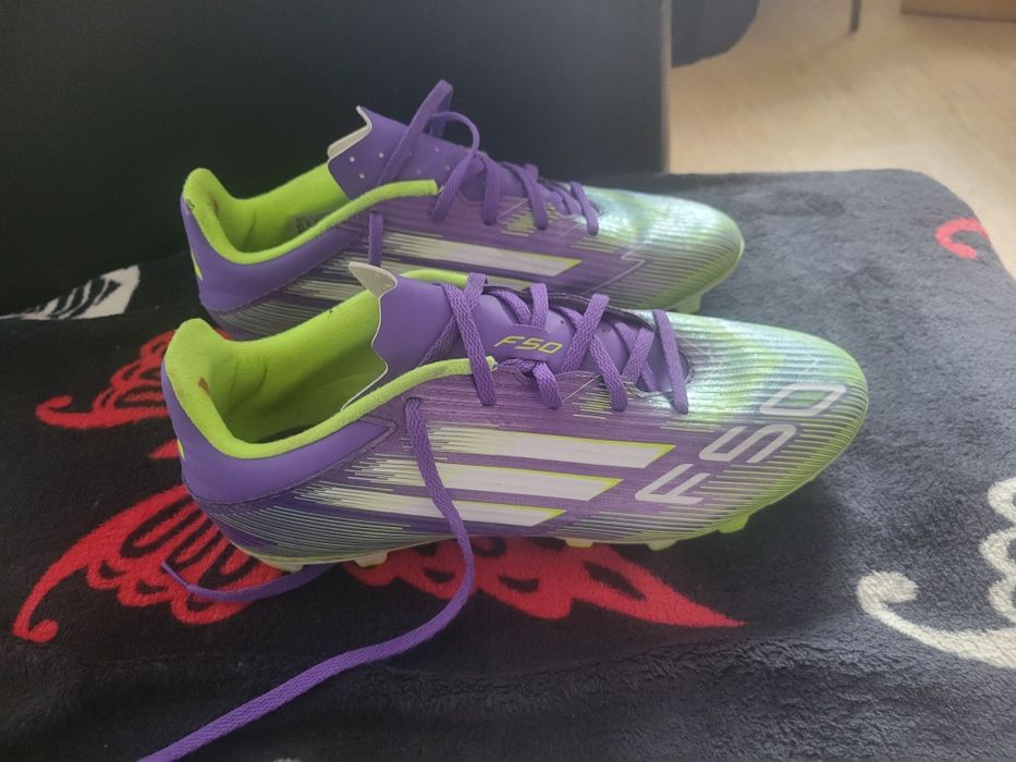Adidas F50 – Ghete fotbal mov cu verde neon