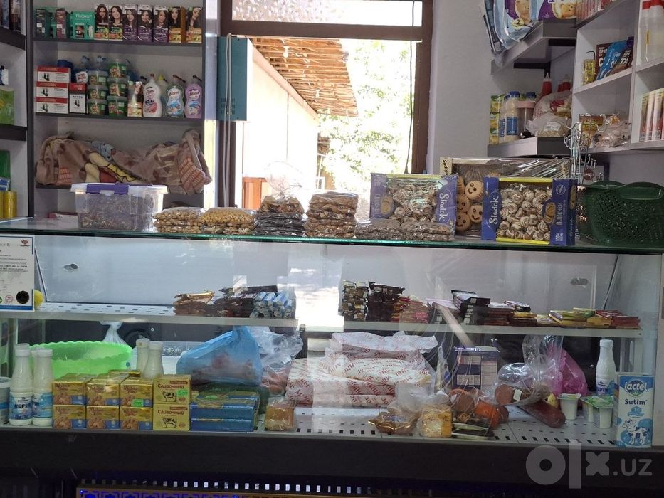 Magazin uchun oynali haladelnik