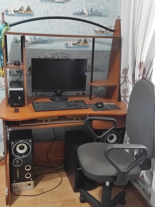 Компьютер все в комплекте. Стол, кресло вместе. По отд. Тоже продается