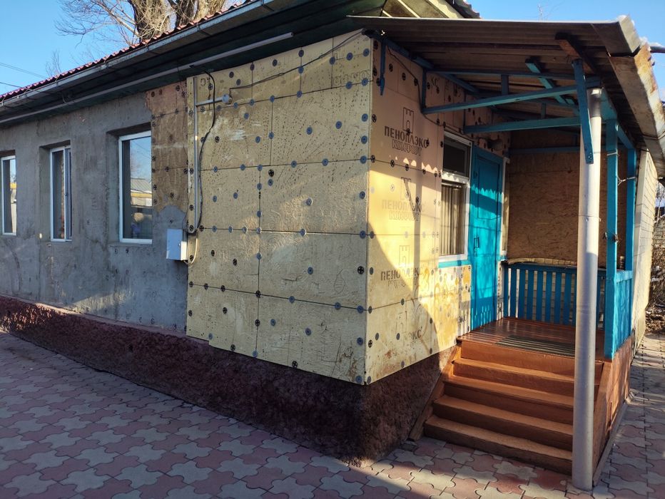 Два дома на одном участке