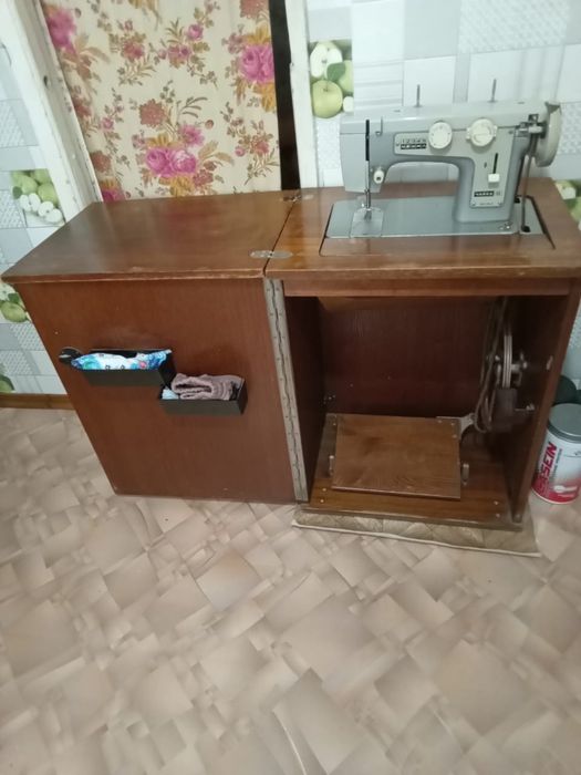 Швейная машинка срочно продам