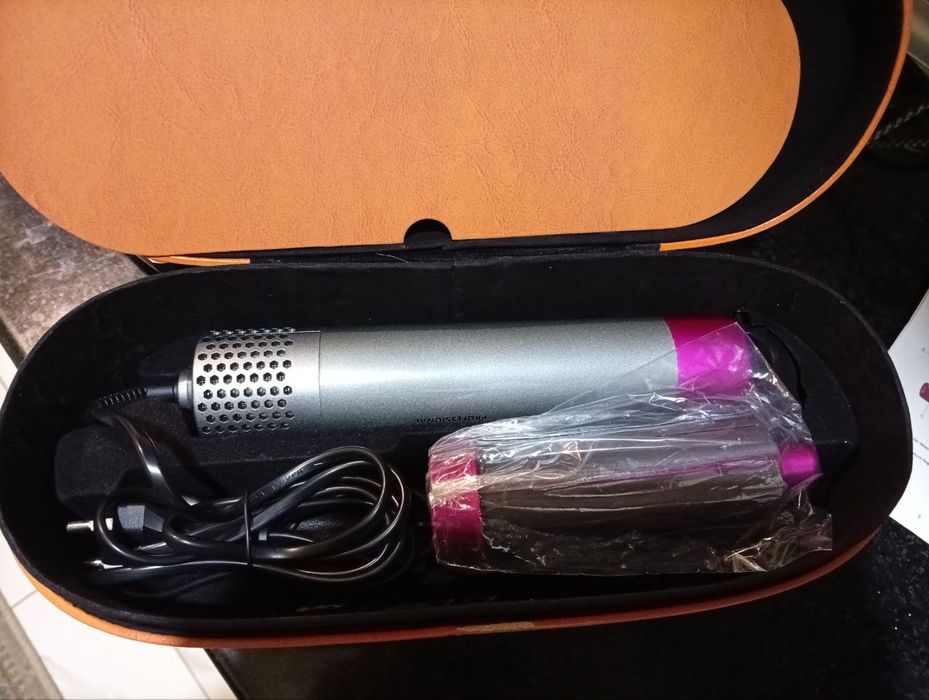 Dyson Airstrait HT01