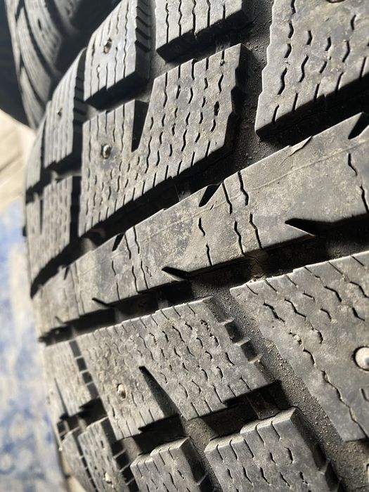 Продам шины зимние шипованые