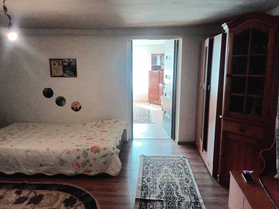 Casa de vanzare cu curte,gradina 2500mp