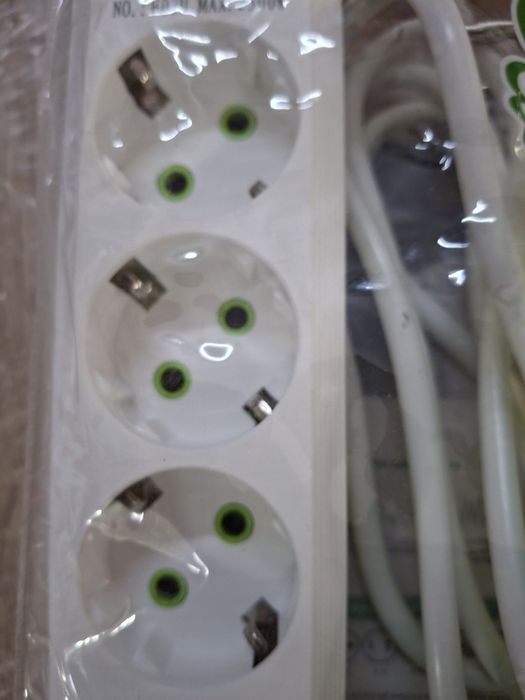 Prelungitor 2m cu 3 USB, 3 prize Schuko, buton intrerupator