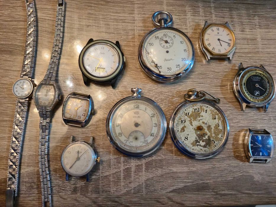 Лот часовници и части за тях
