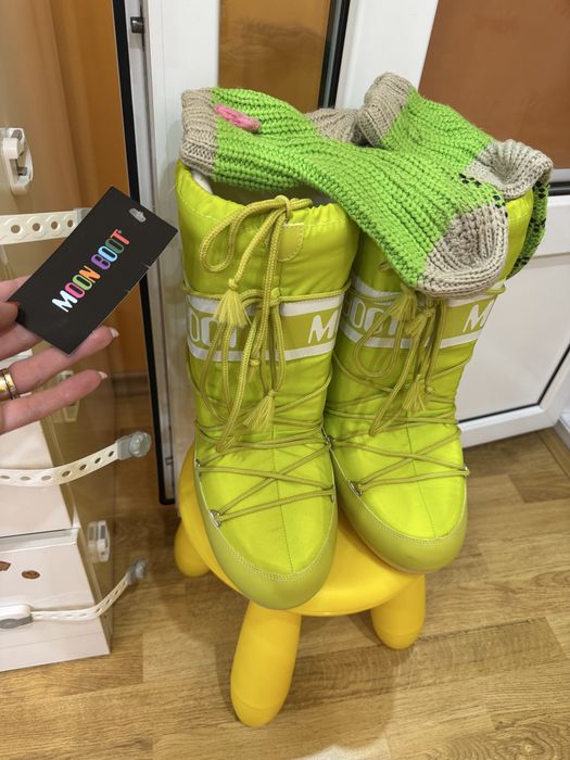 Moon boot 35/38 + pulover oversize + sosete