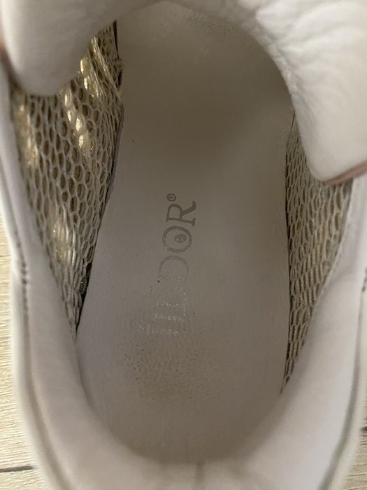 Женские кроссовки