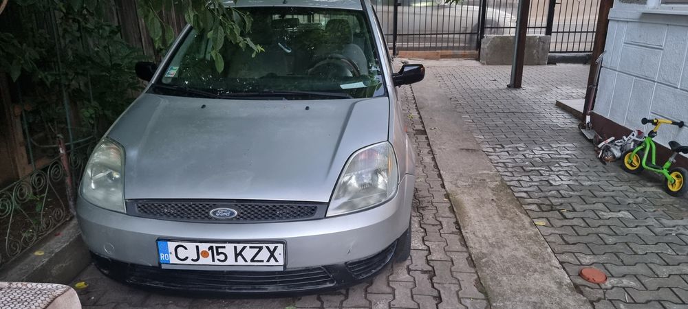 Vând Ford fiesta