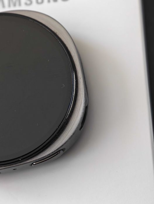Часовник Samsung galaxy watch 8 44mm подарък към часовника чисто нова каишка.