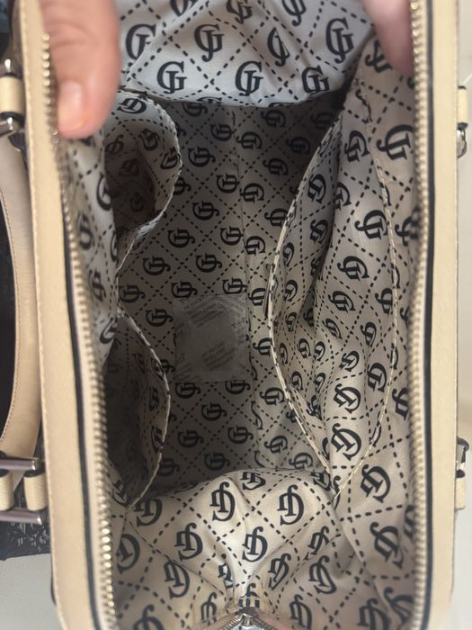 Нова чанта Guess