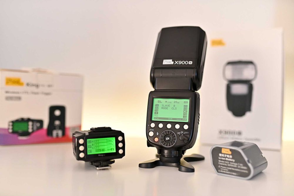 Blit Nikon Pixel X900N TTL + 2 acumulatori + Trigger King Pro + Stativ