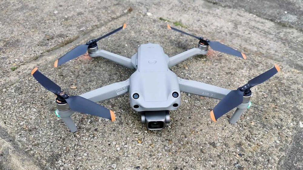 Drona dji air 2s cu 2 acumulatori