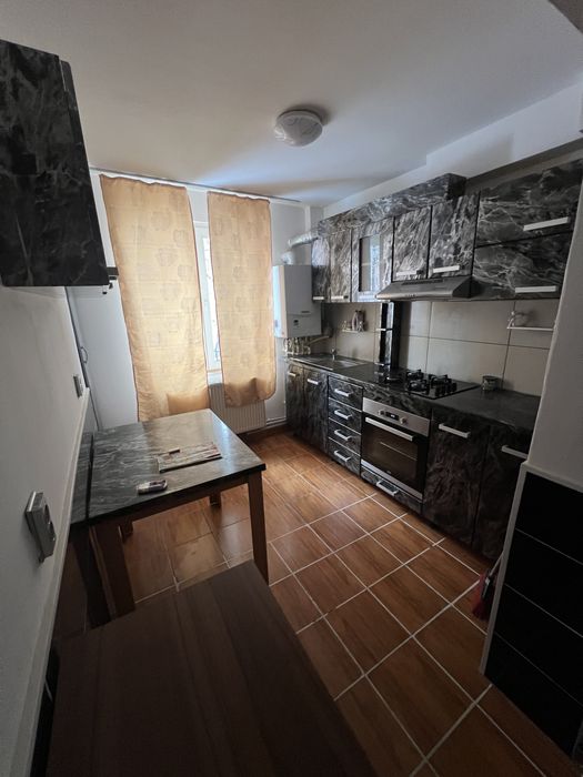 Inchiriez apartament cu 2 camere in Petrosani la Parter