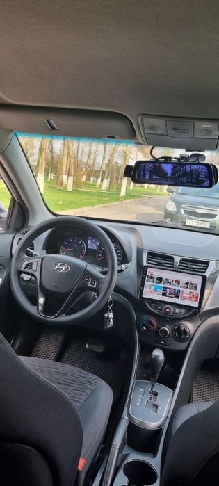 Hyundai accent 2015 года выпуска.