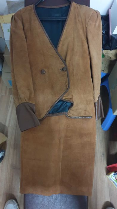 Елегантен дамски кожен костюм от естествена кожа Размер S (36-38)