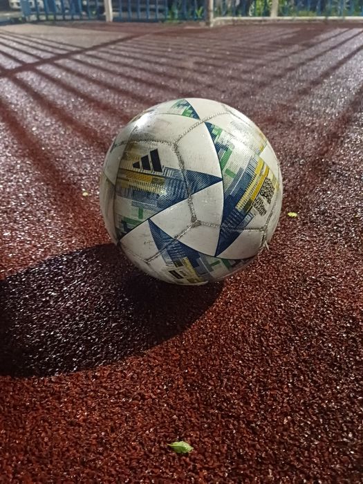Мяч оригеленал адидас