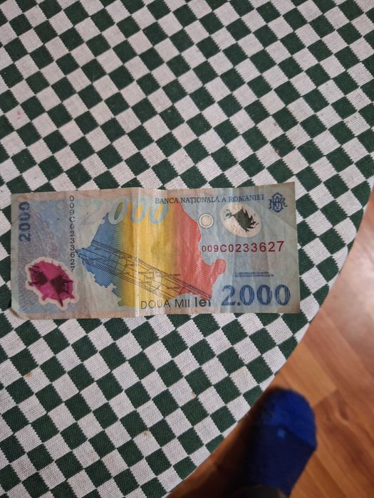 Vând  bancnotă  2000 de lei din 1999 cu eclipsa de soare.