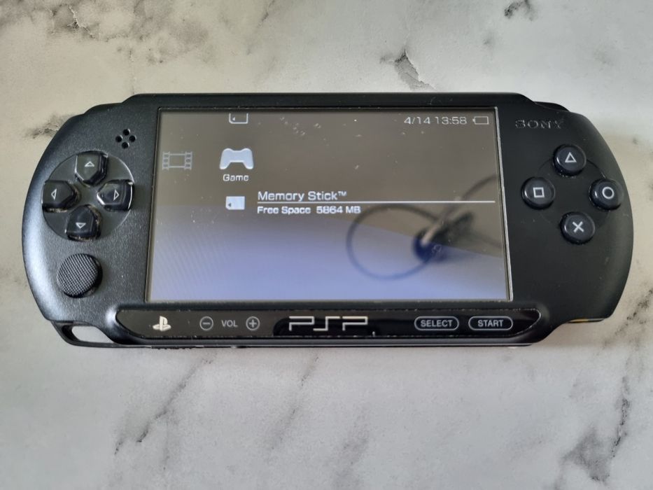 Vând PSP modat cu 51 de jocuri - Preț negociabil