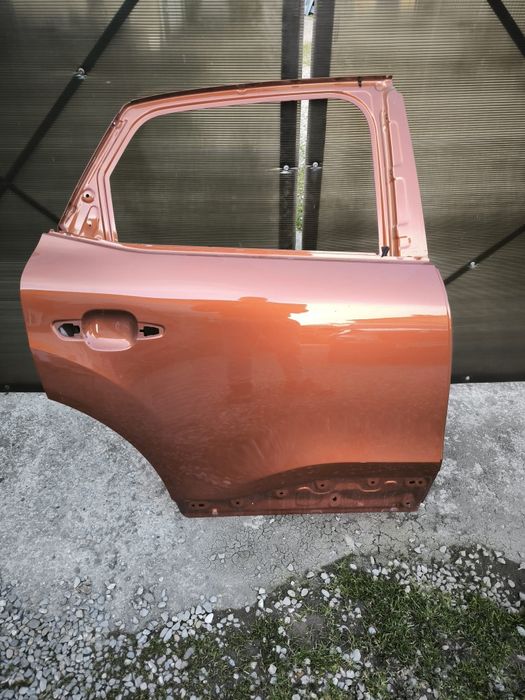 Capota Volvo XC60. Uși stânga dreapta Citroen C4. Uși dreapta  Peugeot 3008