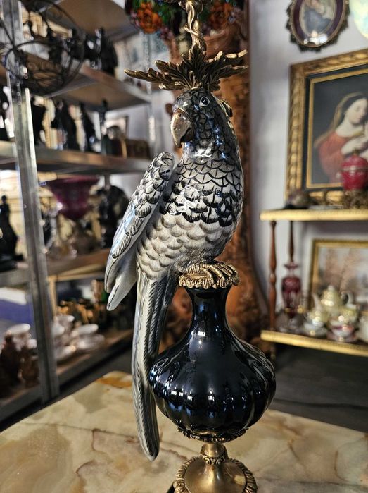 Pereche de sfesnice din porțelan cu ornamente din bronz,