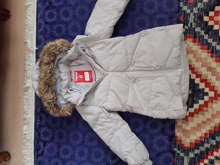 Продам пуховик для девочки Reima