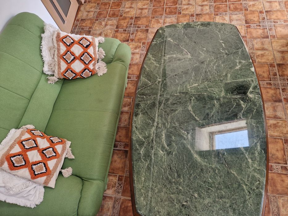 Masă cu blat din marmură