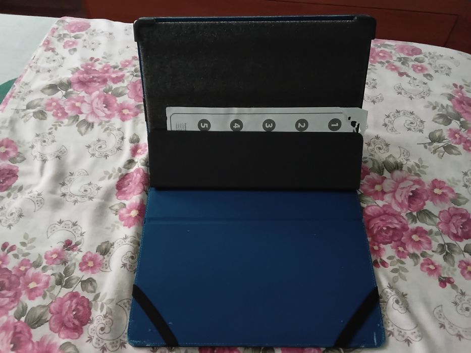 Vând Husă Tabletă de 10 Ingh