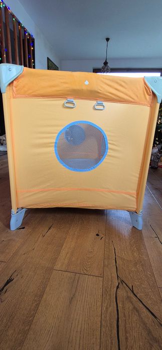 Patut pliabil pentru bebelusi